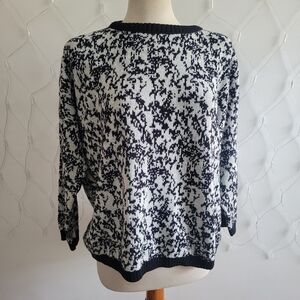 • SALE! Labeless Vintage Winter Sweater  • Monochrome• Cropped • Sz Lrg